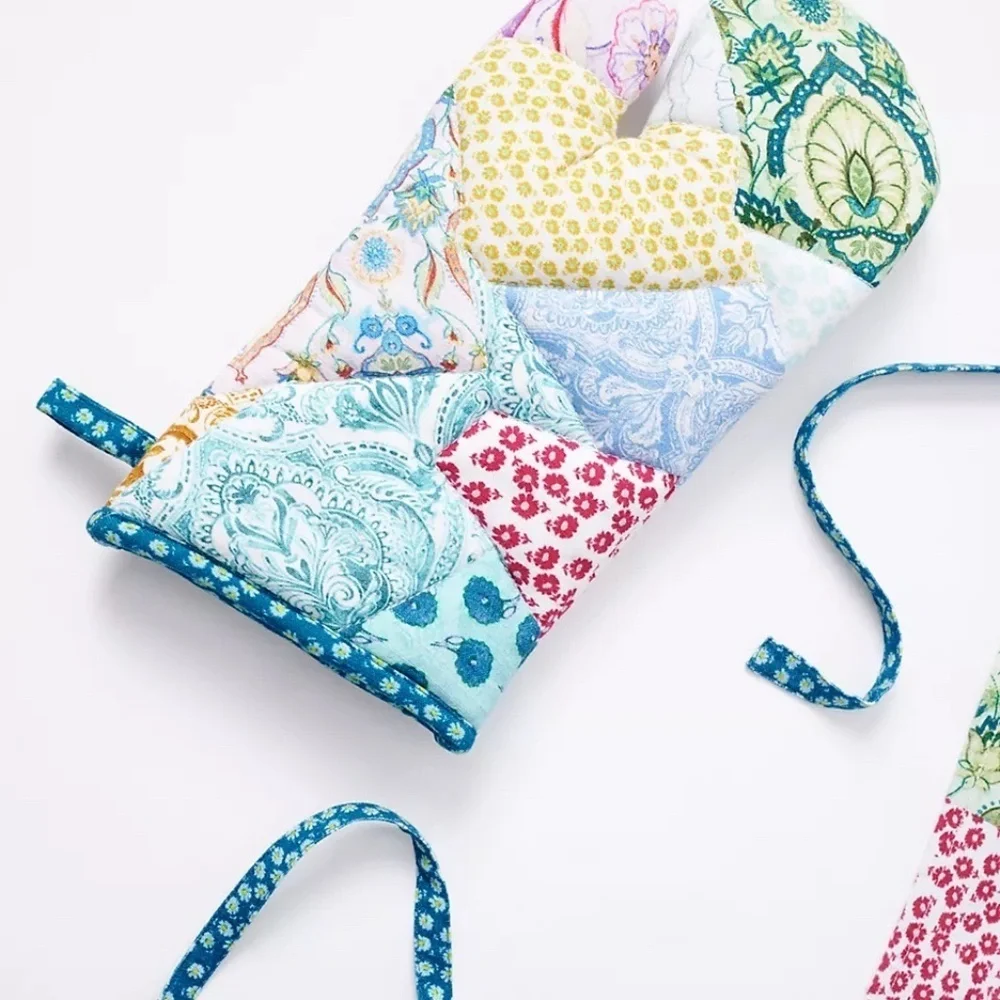 NWT Anthropologie Jolie Apron And Oven Mitt Set